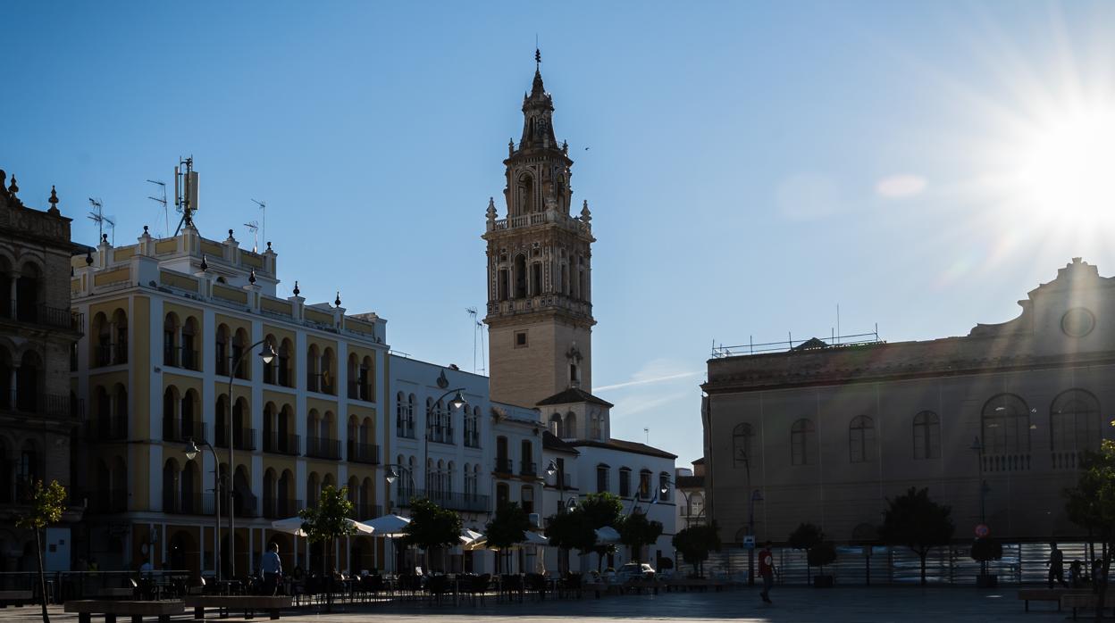 Plaza de España de Écija, que a partir de este jueves quedará confinada