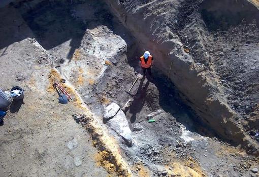 Labores de excavación del dolmen