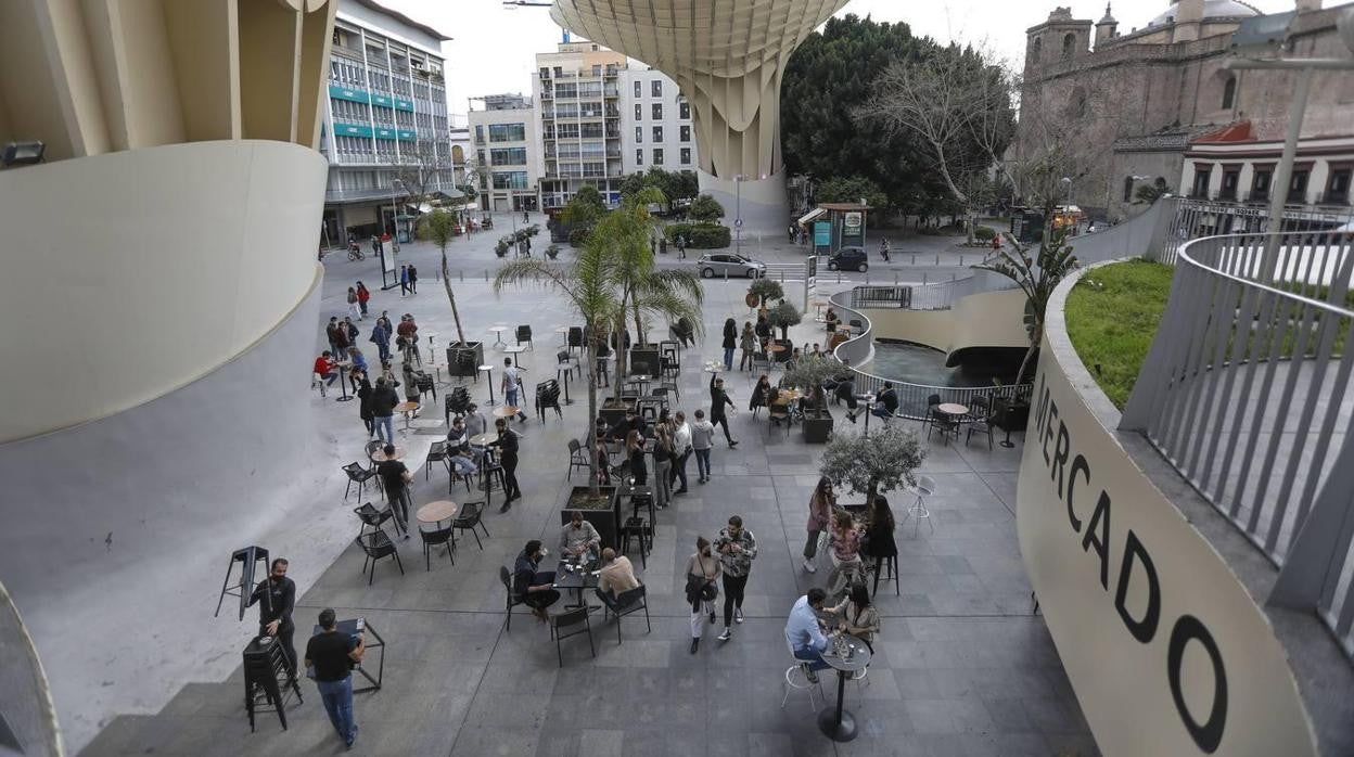 Ambiente en uno de los bares del Metrosol Parasol durante el pasado puente del 28-F