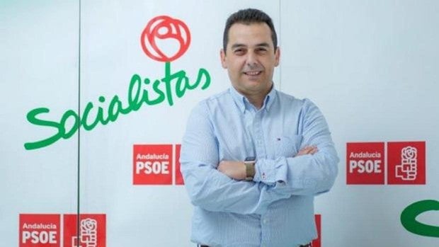 El alcalde de Casariche, investigado por el fraude del reciclaje, se agarra a los técnicos: «me limité a firmar»
