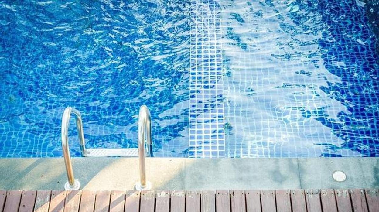 Burguillos multará con hasta 3.000 euros por llenar las piscinas sin la autorización del Ayuntamiento