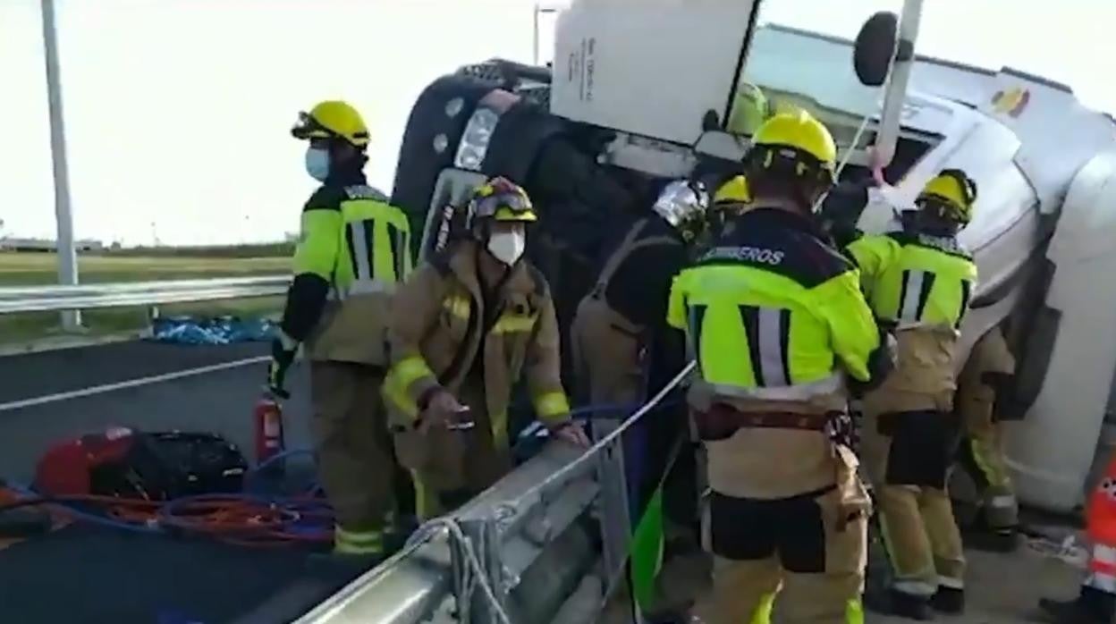 Operación de rescate del conductor del camión