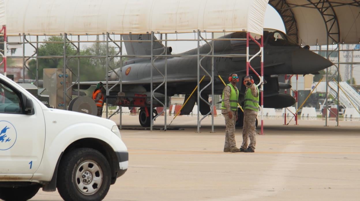 El edificio que alberga a los refugiados afganos está en el área norteamericana de la Base Aérea de Morón