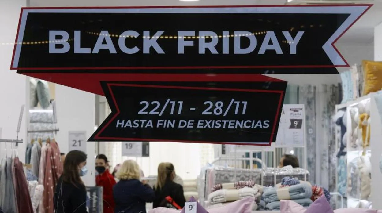 Una tienda de Sevilla, con las ofertas del Black Friday