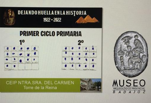 Detalle del documento virtual que se coloca junto a la escultura egipcia de cada museo