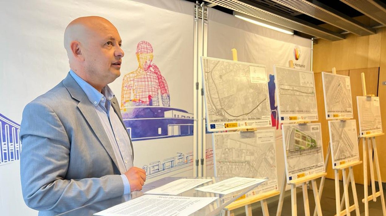 El alcalde de Dos Hermanas, Francisco Rodríguez, durante la presentación de los nuevos proyectos urbanísticos