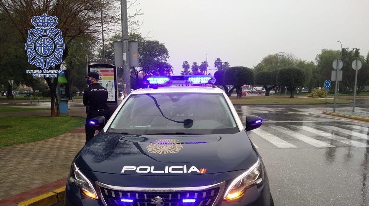 Patrulla de la Policía Nacional en Dos Hermanas