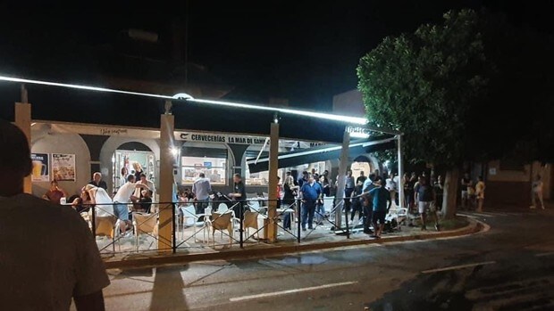 Detenido un conductor en Alcalá tras arrollar los veladores de un bar