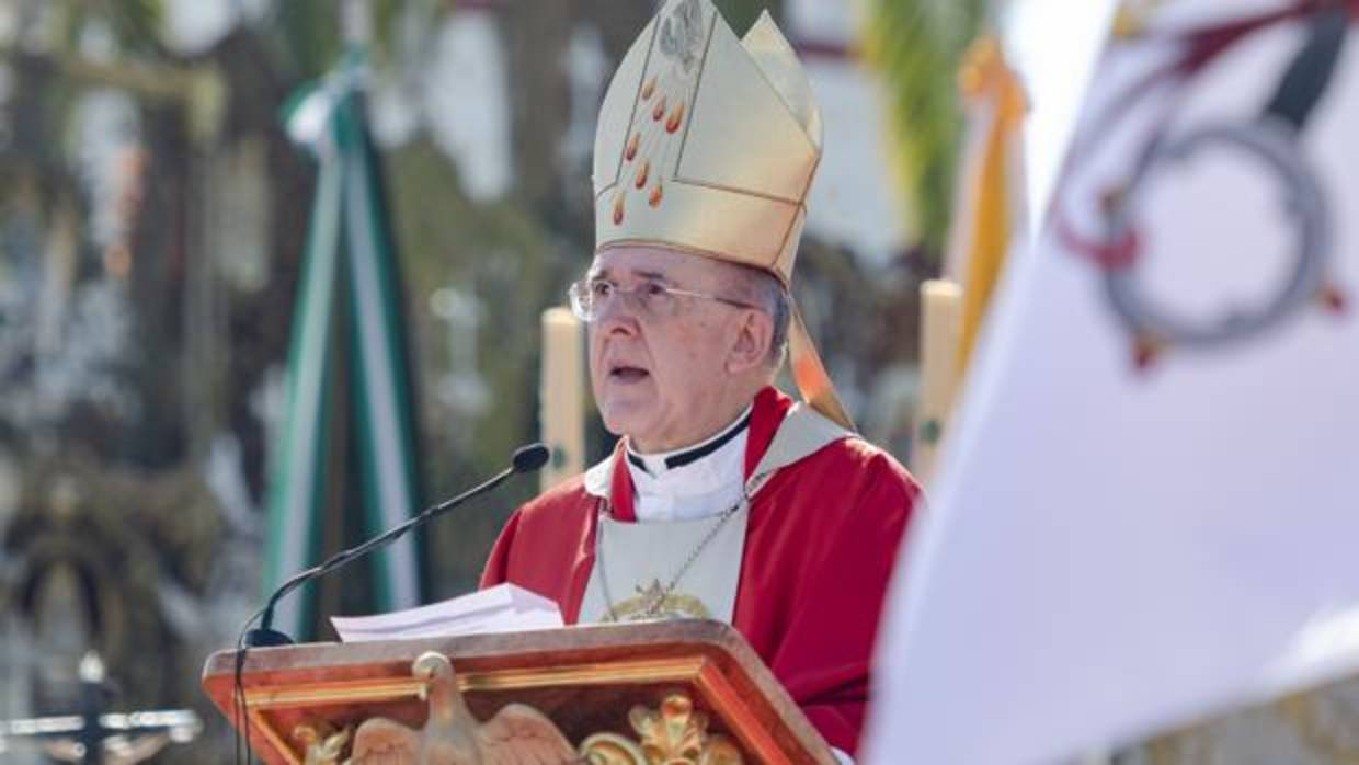 Carlos Osoro, Arzobispo de Madrid, durante la Misa Pontifical
