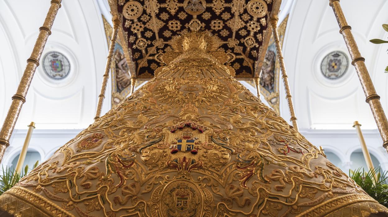 Imagen del manto de la Virgen