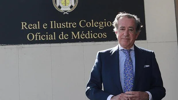 Enrique Rojas en en el Colegio de Médicos de Sevilla