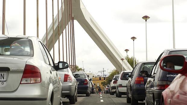 La glorieta de la Barqueta, el cruce más complicado de Sevilla
