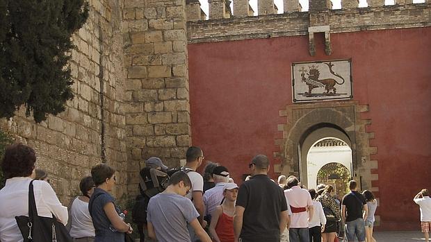 Entrada al Real Alcázar poa la Puerta del León