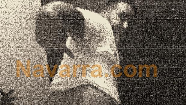 Uno de los detenidos en un momento del vídeo de la presunta violación