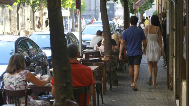 Los veladores de Mateos Gago, en el punto de mira municipal para 2017