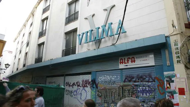 Edificio de los antiguos almacenes Vilima, en la confluencia de la calle Lagar y Buiza y Menzaque