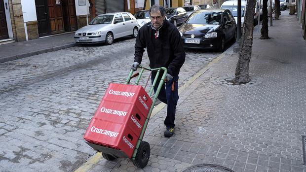 El Ayuntamiento de Sevilla ultima un plan para que la carga y descarga se haga con coches eléctricos