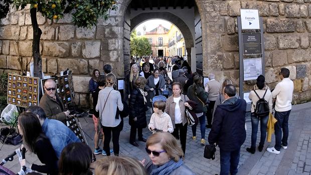 Sevilla, Málaga y Granada, ciudades que acogerán más extranjeros en Semana Santa