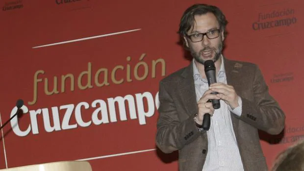 Ignacio Calderón ayer durante su conferencia