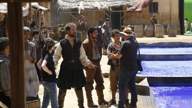 El rodaje de «La Peste» mete a Sevilla en un convento