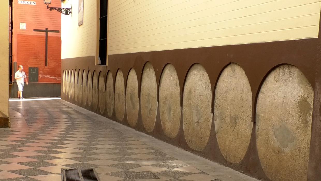 Ruedas de molino en calle Ximénez de Enciso