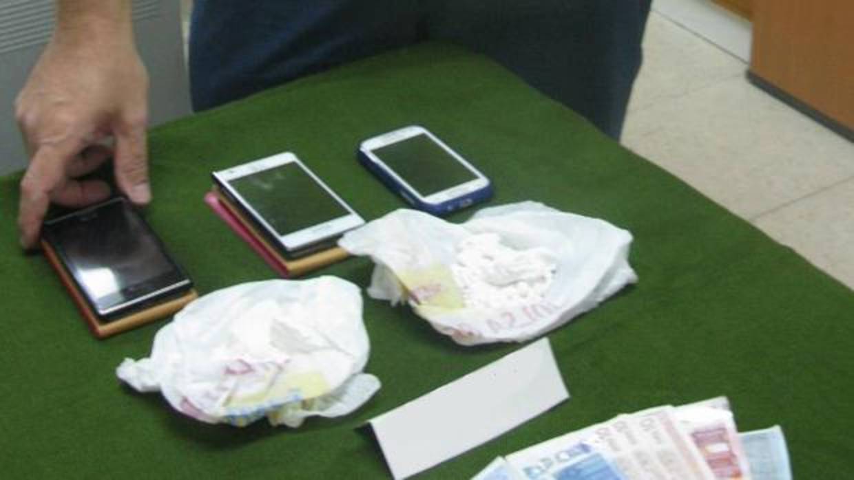 La Policía Nacional ha intervenido dos kilos de drogas y varios móviles