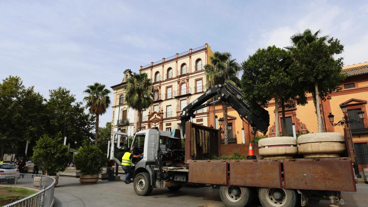 Maceteros de mil kilos para proteger Sevilla