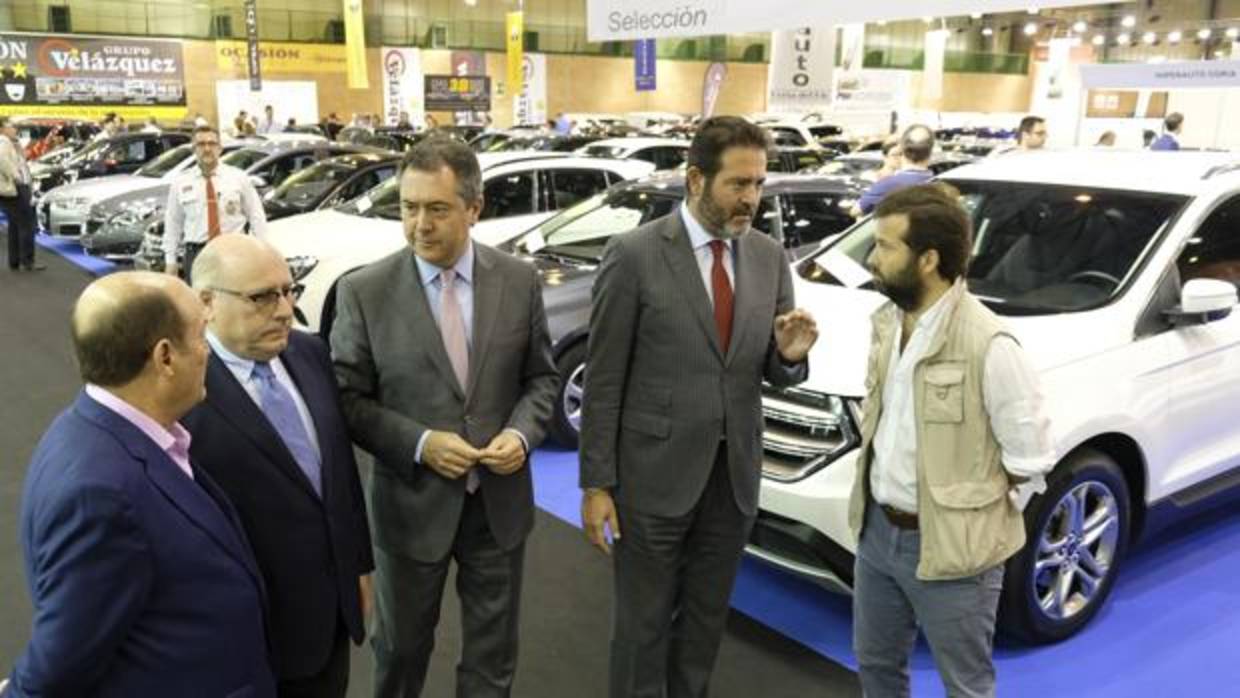 El alcalde de Sevilla, Juan Espadas, visitó ayer sábado el Salón
