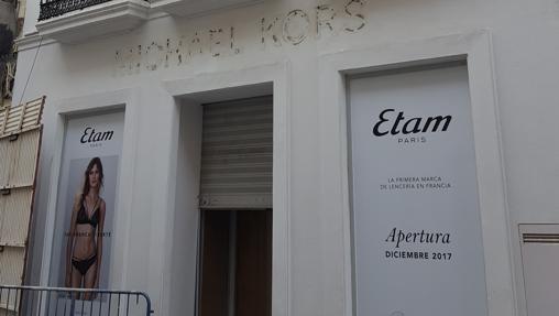 Cierra Michael Kors y abre Etam en Velázquez