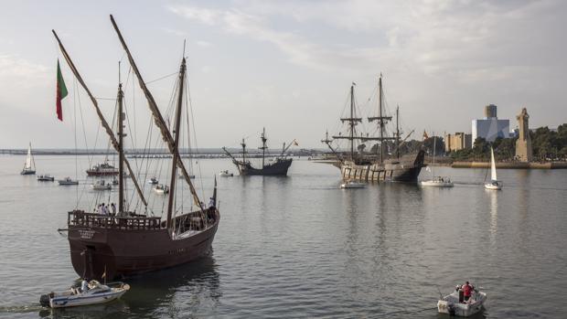 Los barcos de los grandes marineros españoles, juntos por primera vez en el puerto de Sevilla