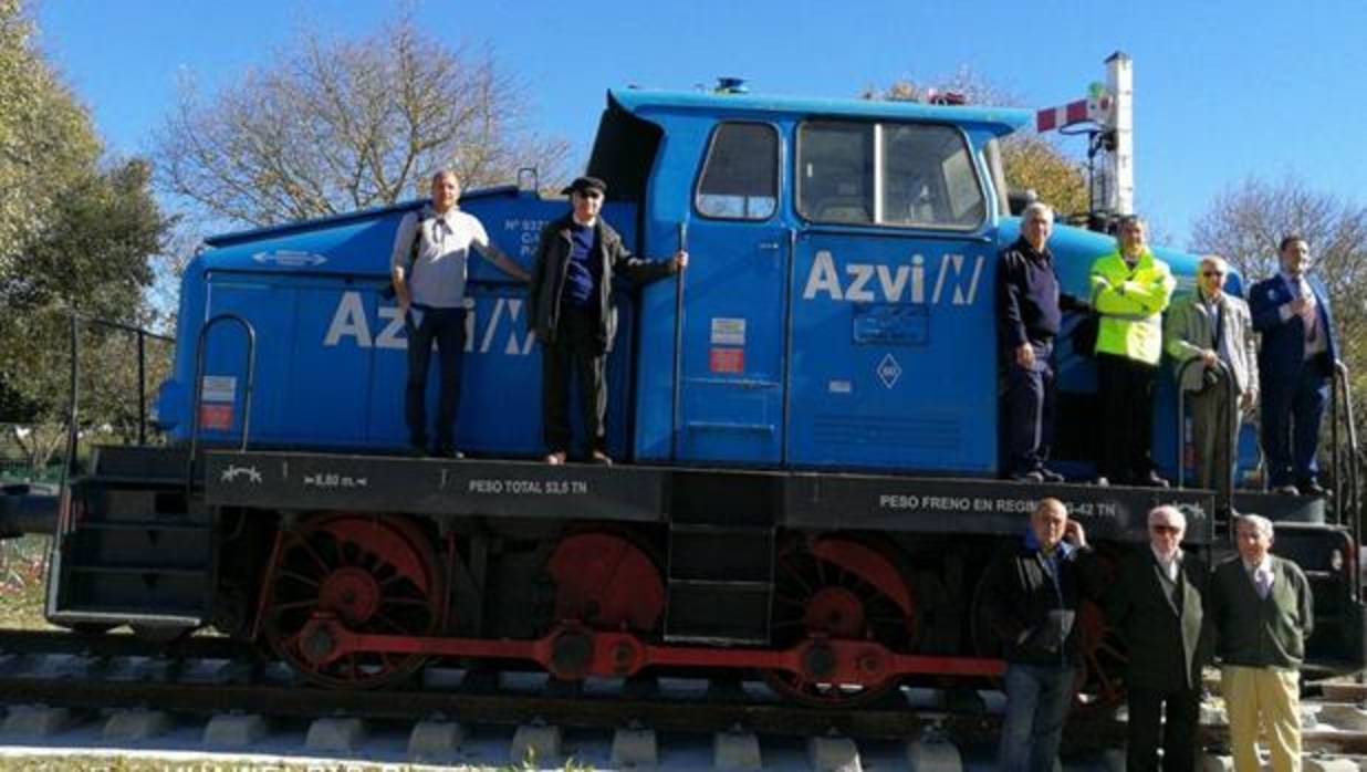 La Asociación Sevillana de Amigos del Ferrocarril, con la locomotora