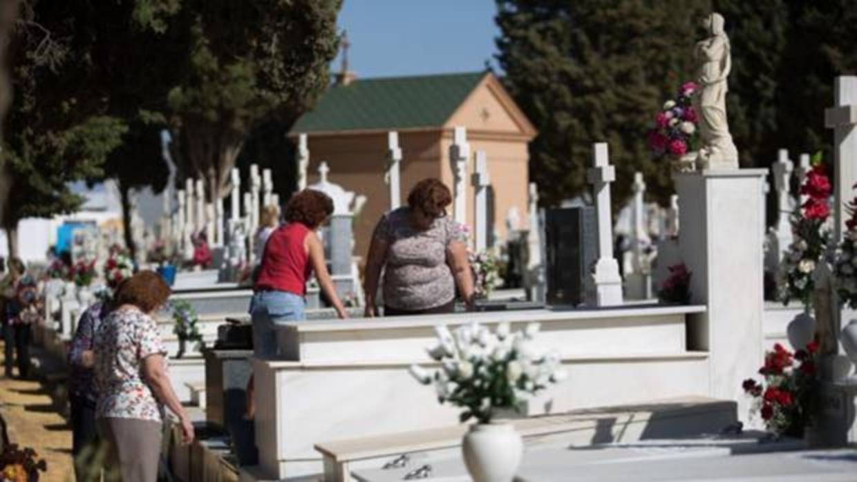 Este viernes por la tarde no habrá incineraciones en el cementerio de Sevilla