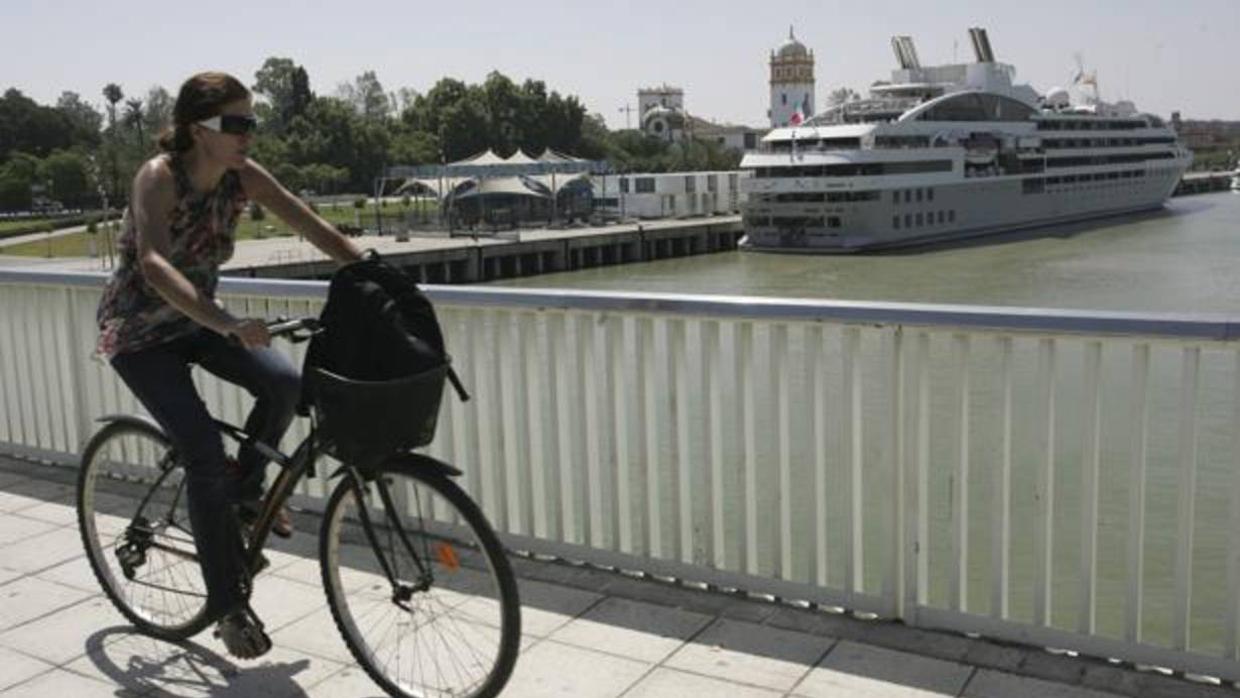 Un crucero en el muelle de las Delicias