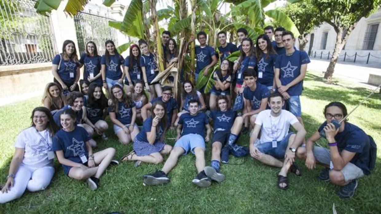 Foto de familia de los alumnos que partipan en los Campus Científicos de Verano