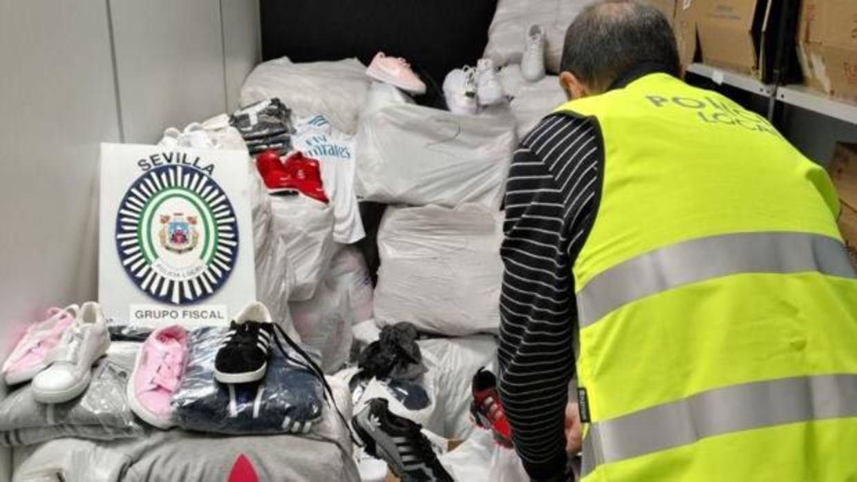 La Policía se ha incautado de más de 2.000 prendas falsificadas