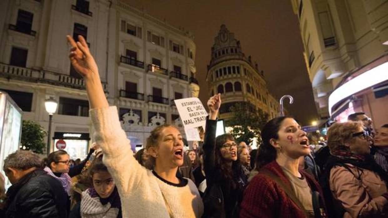 Sevilla en femenino plural