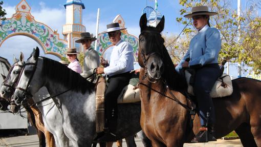 Los caballistas, protagonistas de la fiesta astigitana