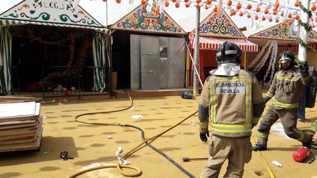 Dos casetas afectadas por un incendio en la Feria de Abril de Sevilla 2018