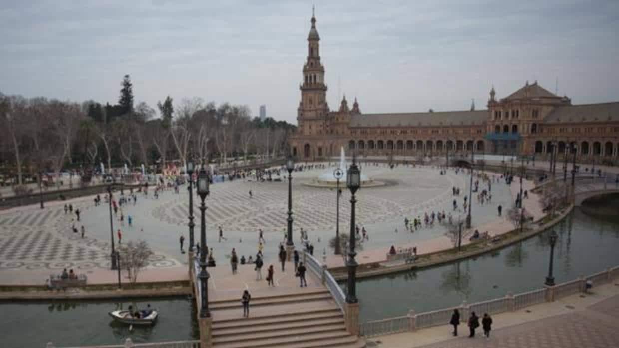Plaza de España, con la torre norte al fondo