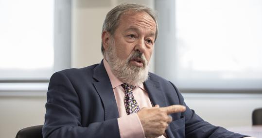 Alfonso Carmona es jefe de Pediatría de QuironSalud Sagrado Corazón y Clínica Fátima