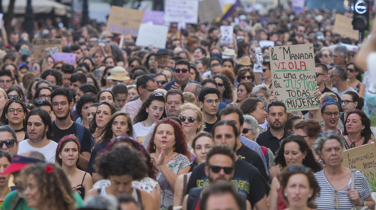 Marcha de la concentración por la Avenida de la Constitución