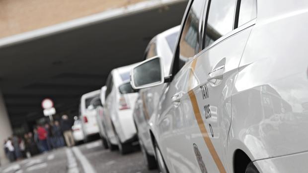 El Tribunal Supremo anula la venta de licencias de taxis en la ciudad de Sevilla desde 2012