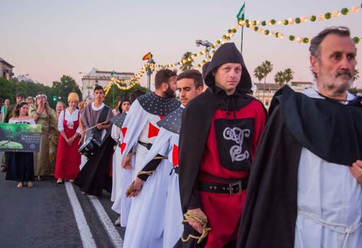 Gran desfile medieval en Sevilla en las XXIII Jornadas Medievales de Cortegana