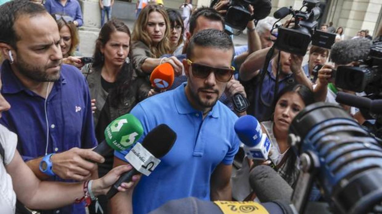 El detenido Ángel Boza a la salida de los Juzgados de Sevilla