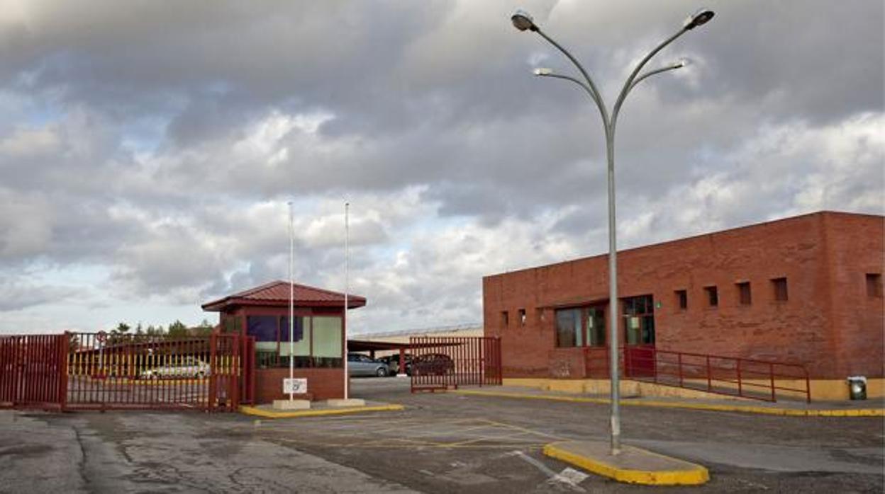 Acceso a la prisión de Sevilla I