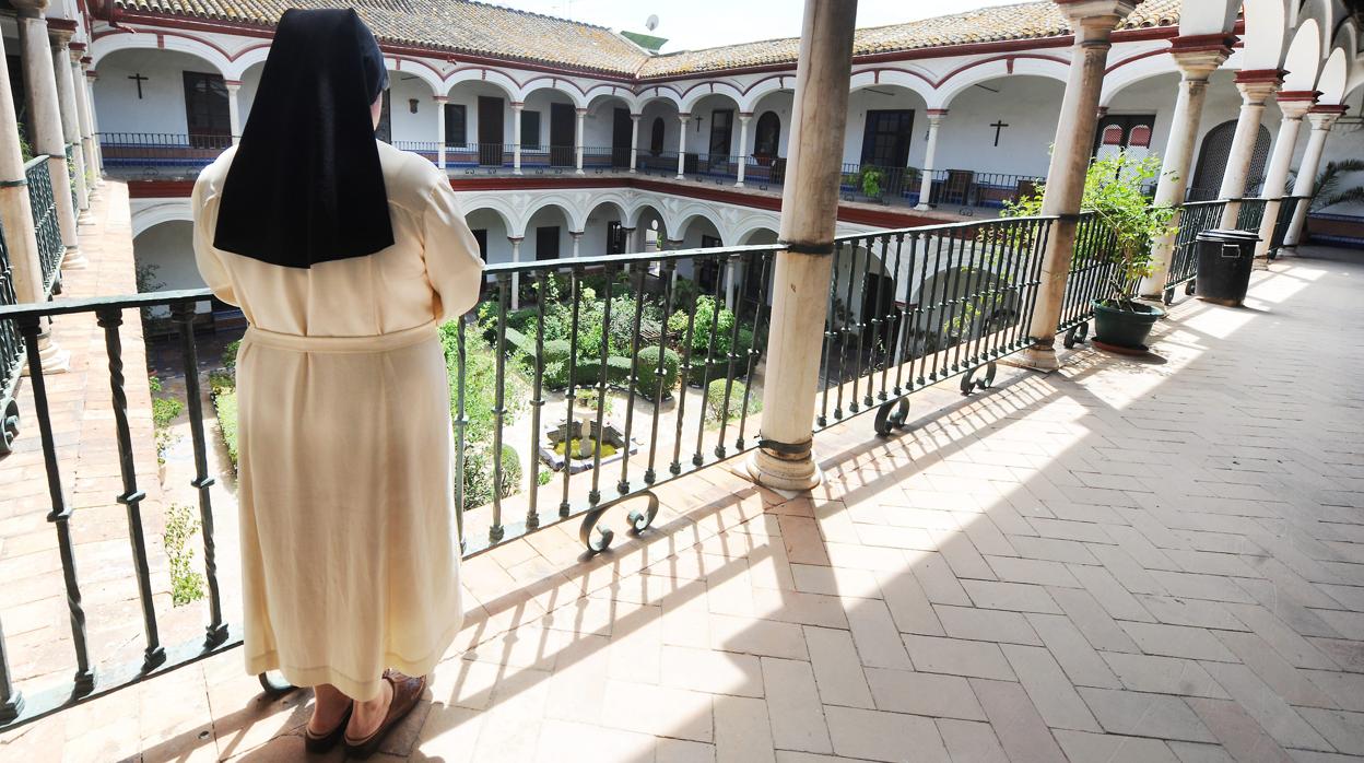 Una de las últimas monjas que quedan en el convento del Socorro de Sevilla