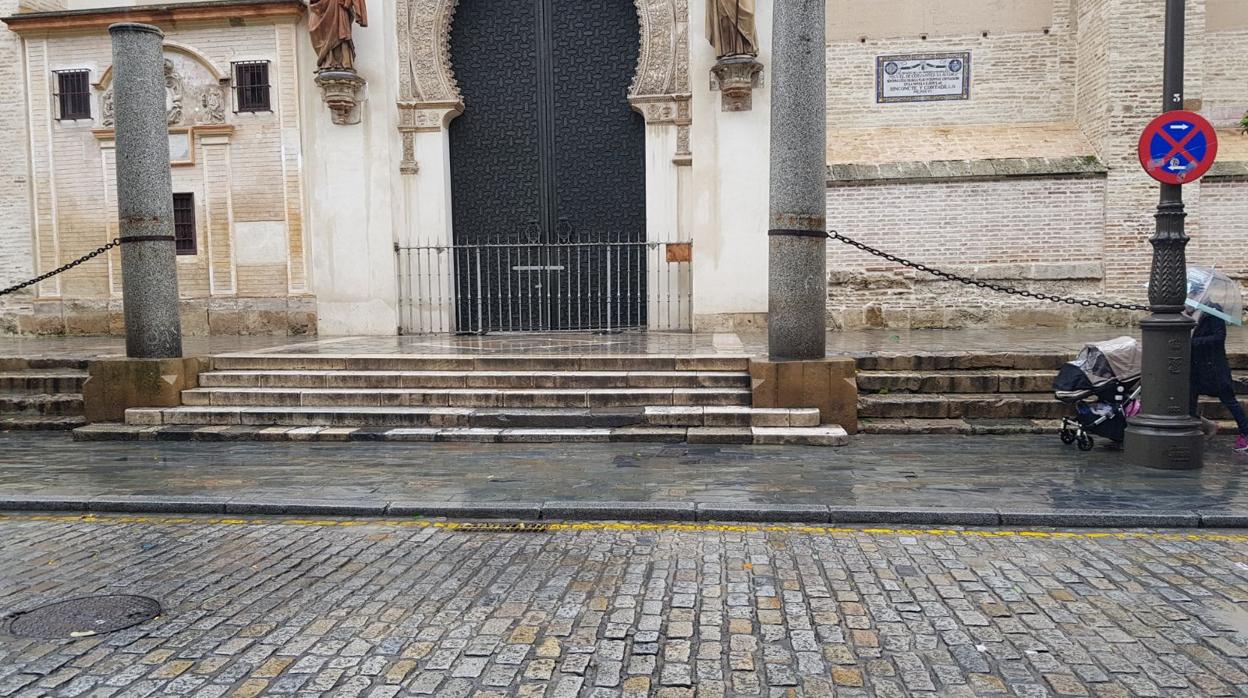 La calle Alemanes, con el adoquín de Gerena