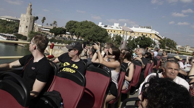 El Ayuntamiento de Sevilla sacará a concurso el servicio de autobuses turísticos