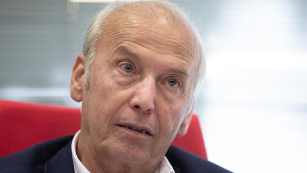 Ernesto Carmona: «Ningún profesor que saque su plaza debería ser funcionario de por vida, haga lo que haga»