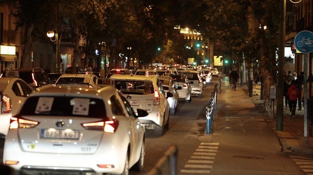 Manifestación de taxis en Sevilla: La Policía busca a dos personas por lanzar huevos y petardos